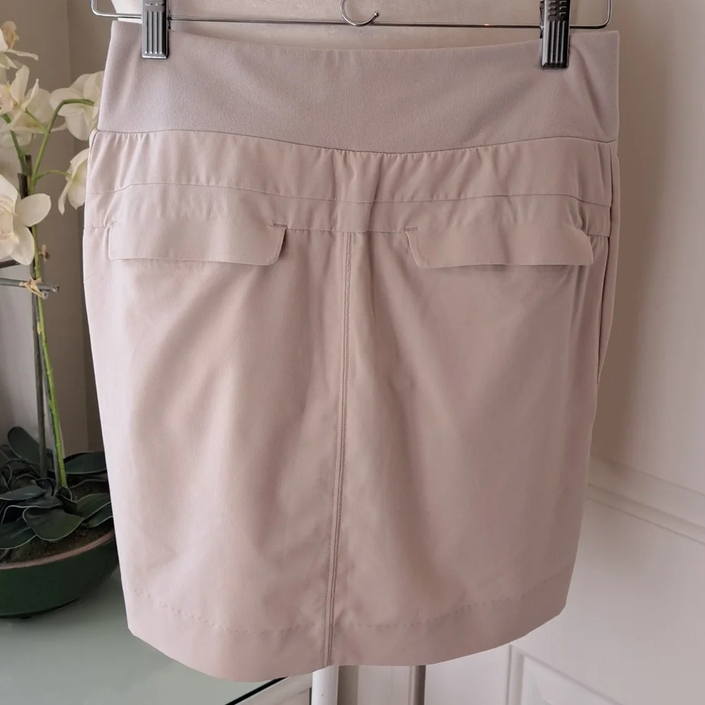 Athleta Womens Soho Athletic/Golf/Tennis/Athleisure 16.5
